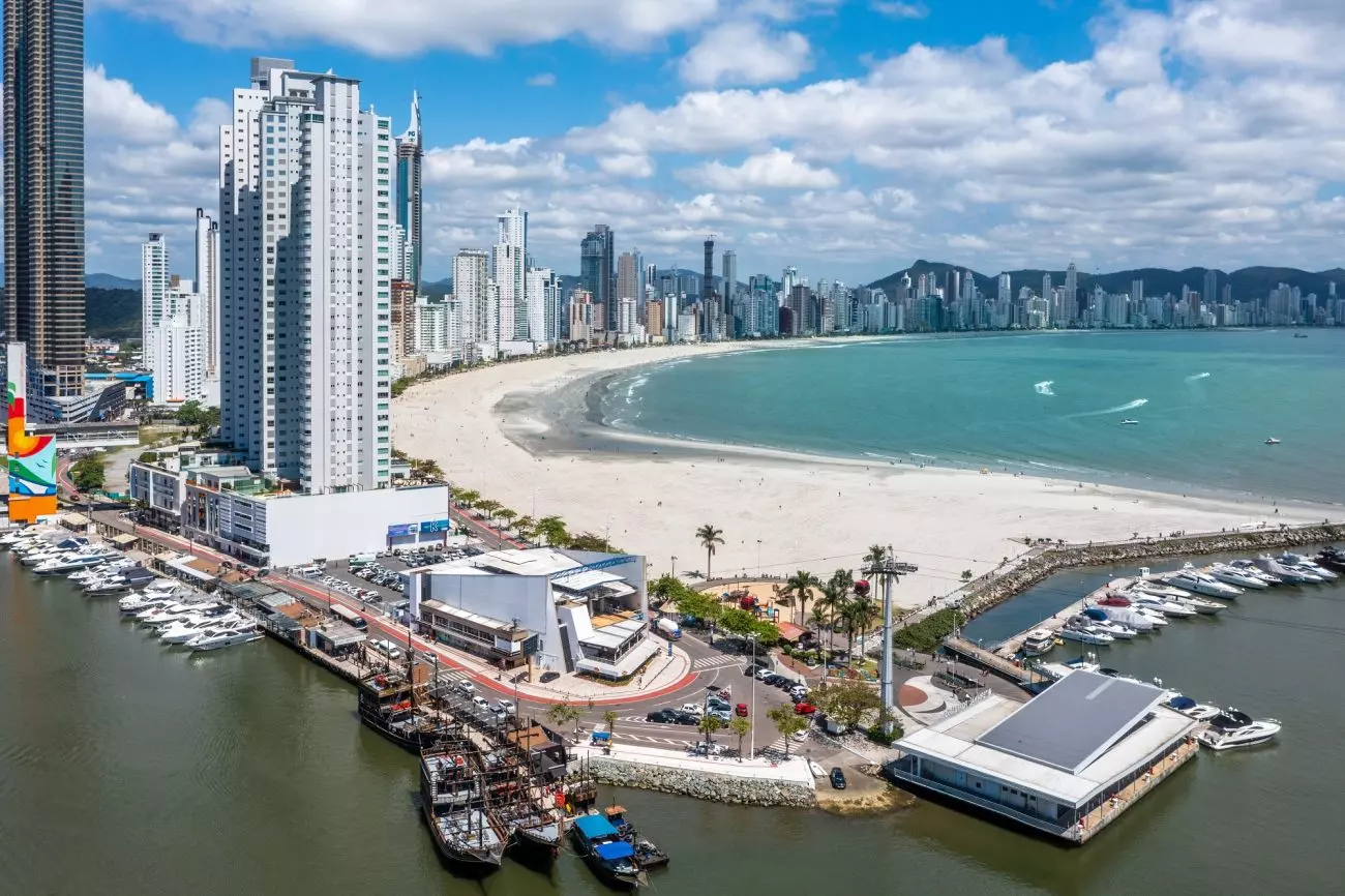 passeio-de-lancha-balneario-camboriu-barra-sul-credito-rodrigo-luft-pmbc-1300×866.jpg
